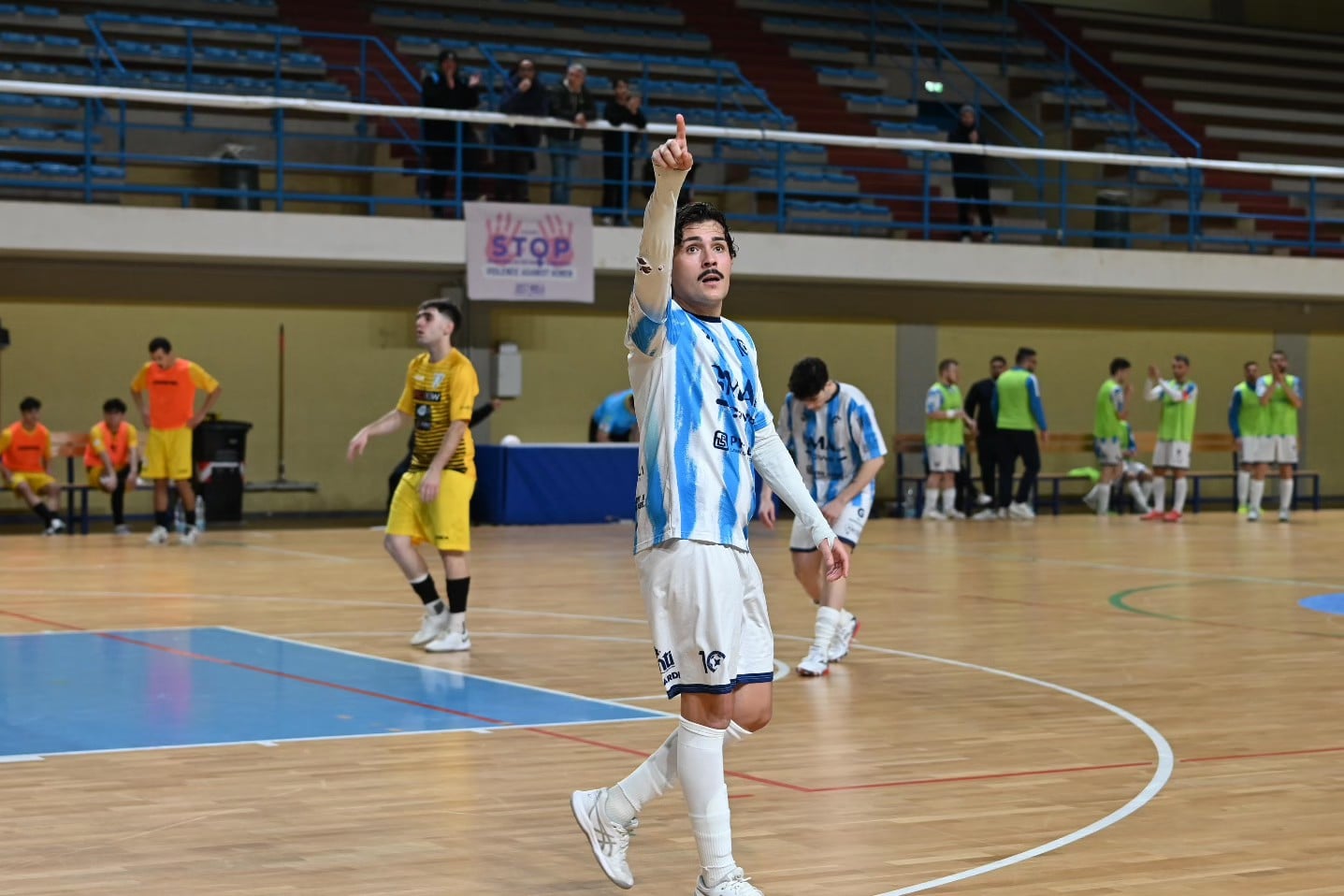 Just Mola — Foto 2